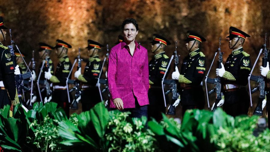 Fotogaleria El primer ministro de Canadá, Justin Trudeau, llega a la cena de bienvenida durante la Cumbre del G20 en Badung, en la isla turística indonesia de Bali