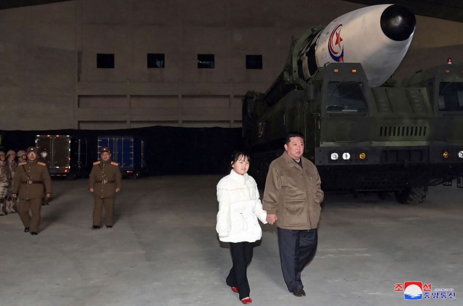 Kim Jong Un presentó a su hija en una prueba de misiles