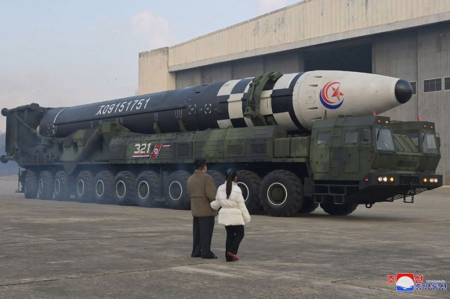 Kim Jong Un presentó a su hija en una prueba de misiles
