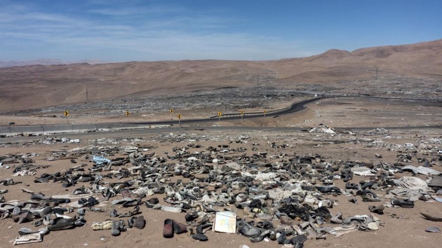 Basural en el desierto de Atacama en Chile 20221125