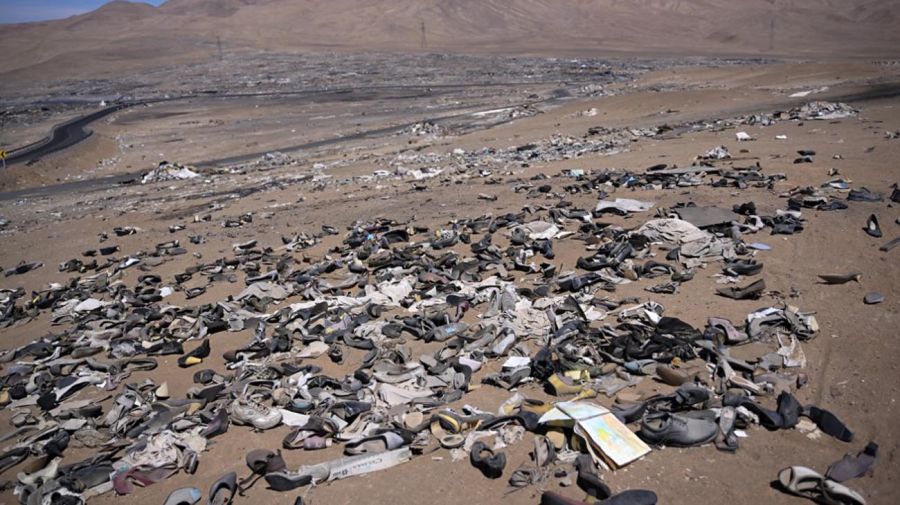Basural en el desierto de Atacama en Chile 20221125