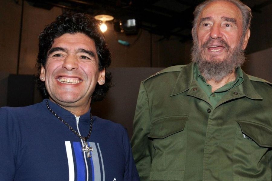 Maradona junto a Fidel Castro