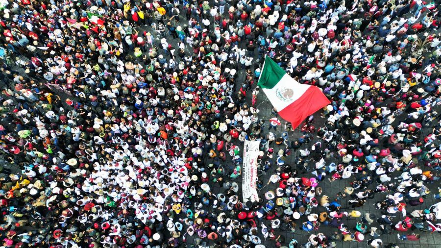 Fotogaleria Vista aérea de la marcha encabezada por el presidente mexicano Andrés Manuel López Obrador en la avenida Reforma para conmemorar su cuarto año de gobierno en Ciudad de México