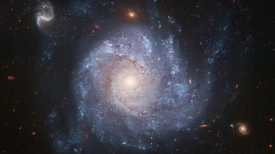 Hubble Space Telescope 20221128