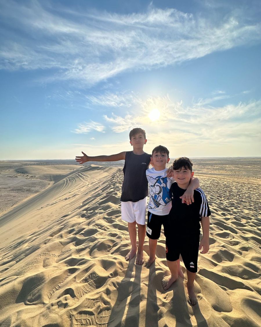 La excéntrica excursión de Antonella Roccuzo y sus hijos por Qatar