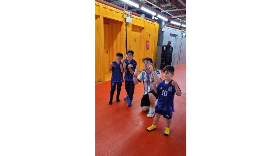 Paulo Londra y los hijos de Messi en Qatar