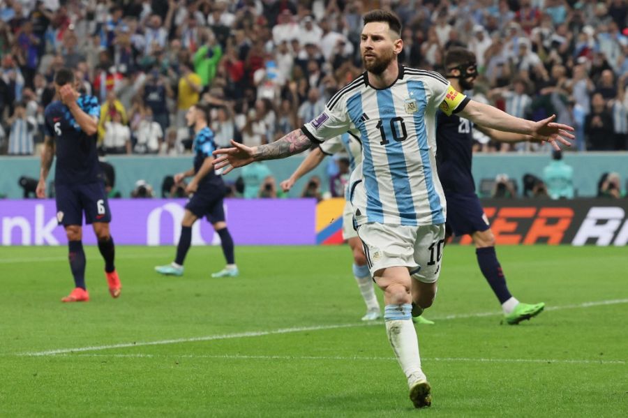 Con gol de Messi de penal y golazo de Julián Álvarez, Argentina gana 2-0 a Croacia por la semifinal del Mundial