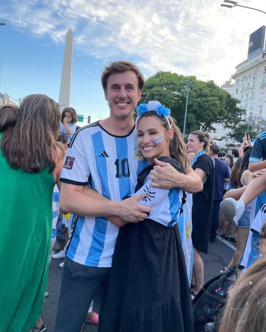 Pampita y Roberto García Moritán festejaron en el obelisco la victoria de Argentina