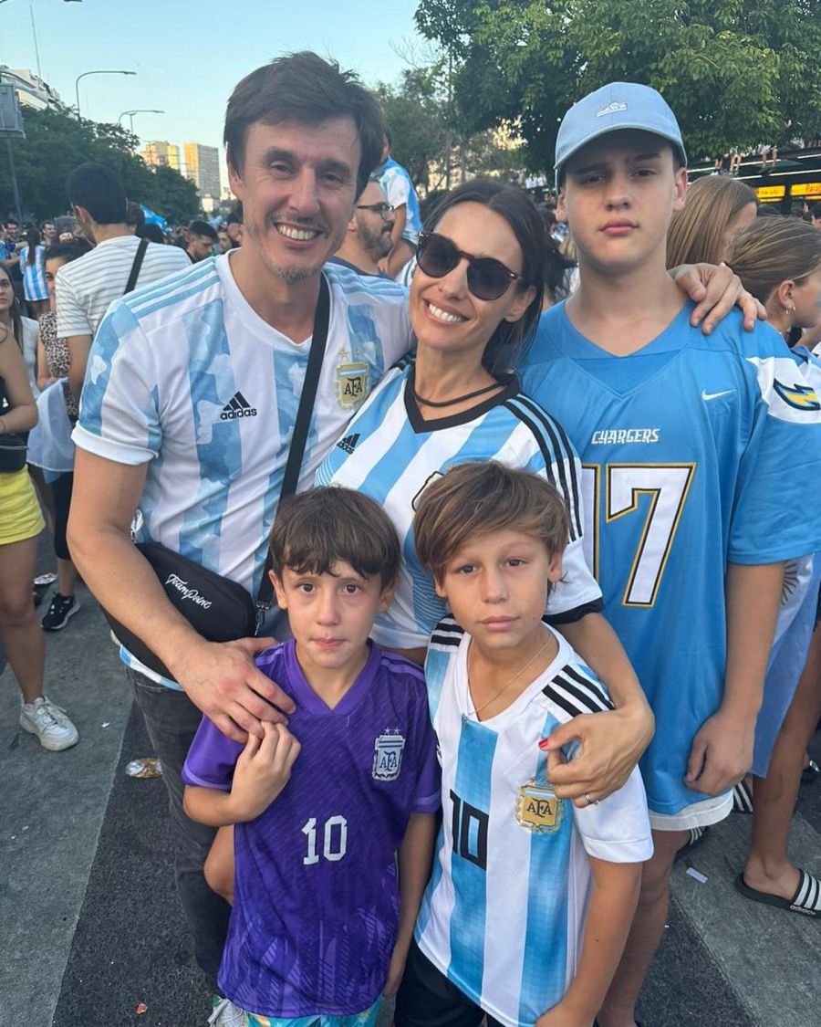 Pampita celebró el triunfo de la Selección Argentina junto a sus hijos en el Obelisco