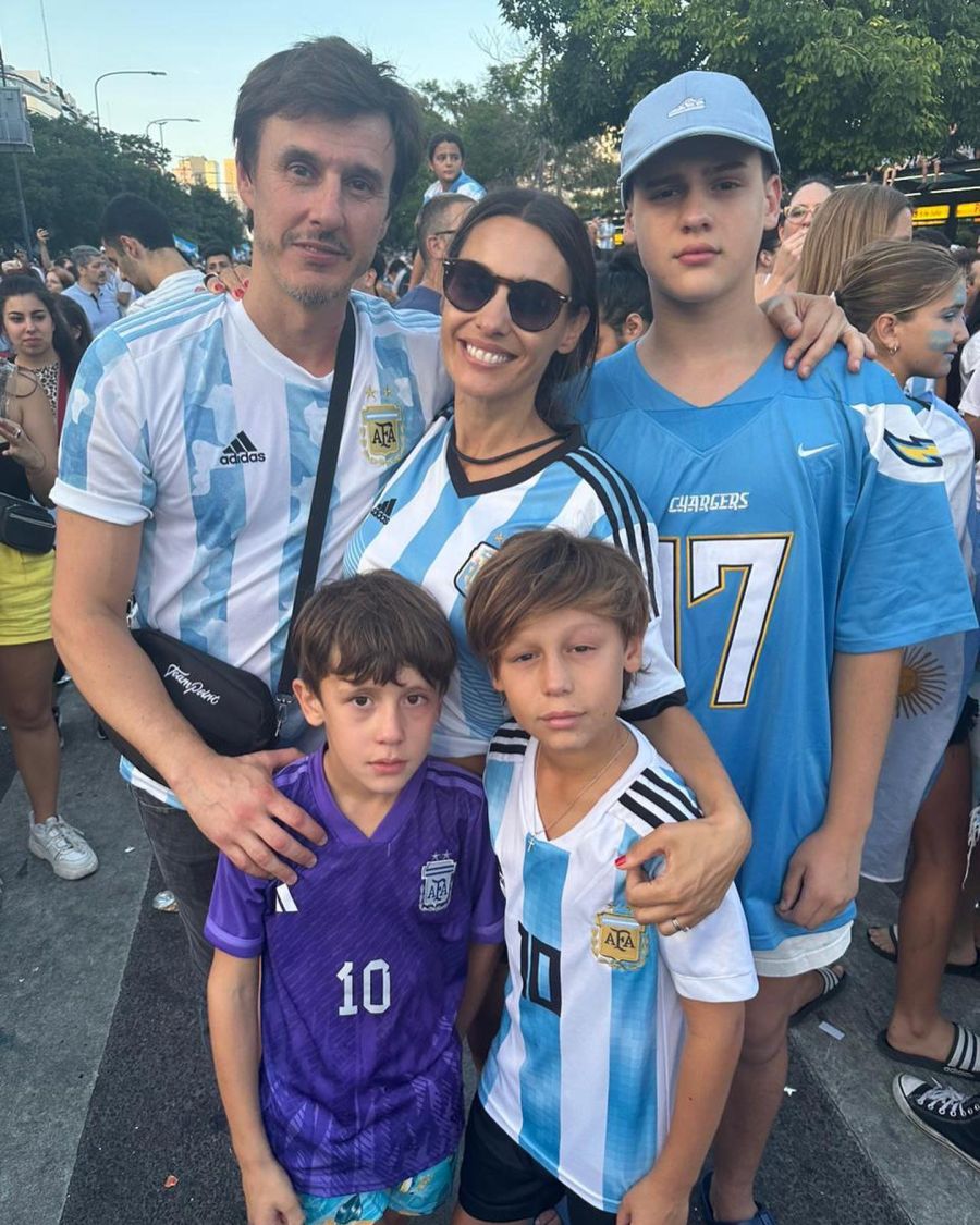 Pampita celebró el triunfo de la Selección Argentina junto a sus hijos en el Obelisco