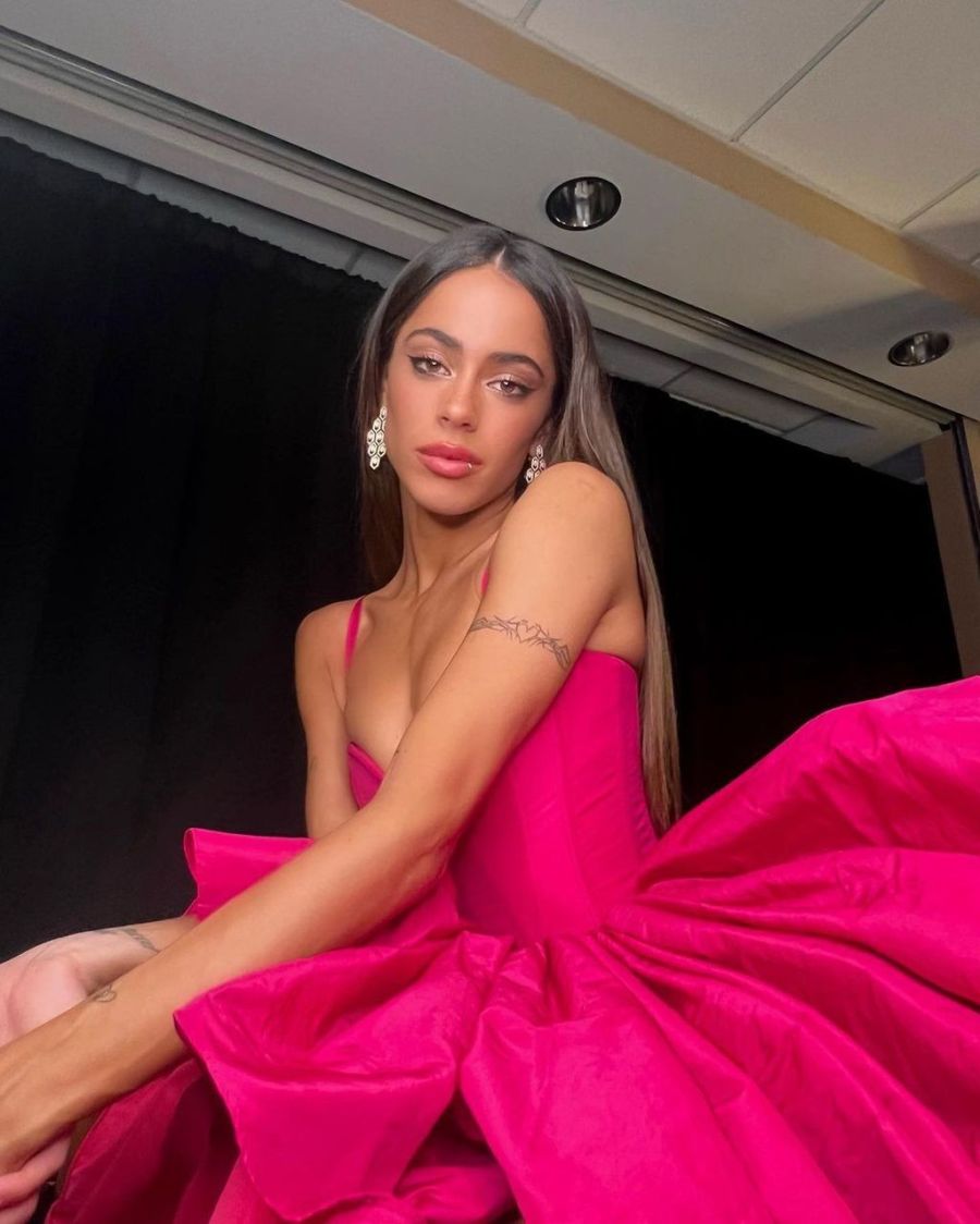 Tini Stoessel también se subió al viva Magenta propuesto por Pantone como el color del 2023