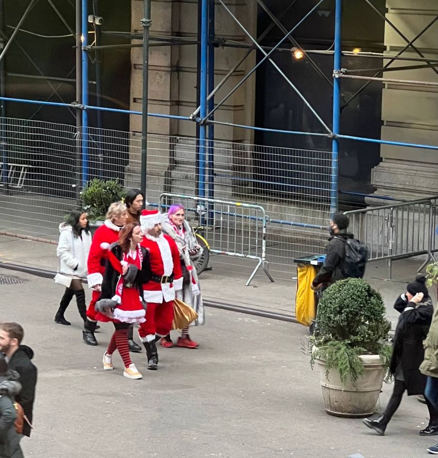 Santa Claus en Manhattan: en busca de otro trago gratis 