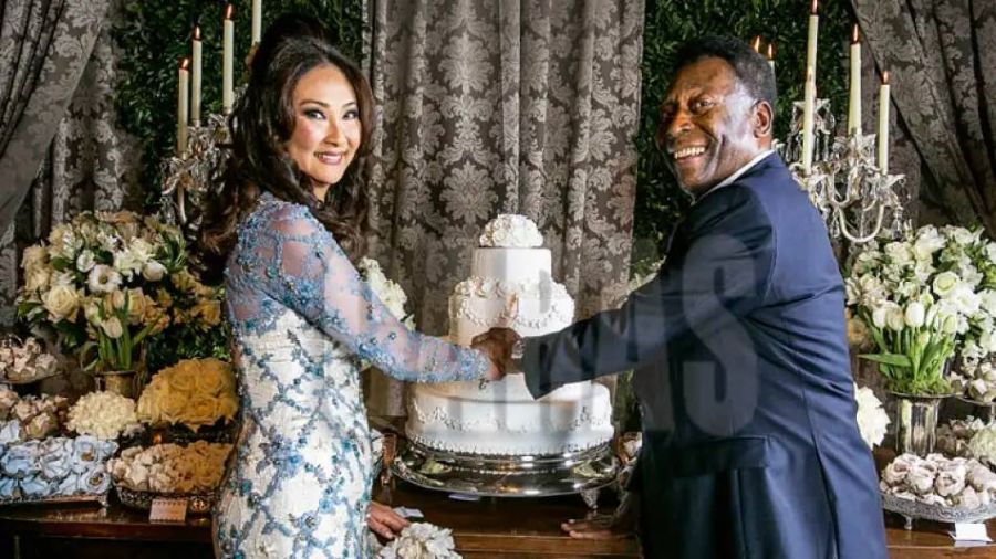 Así fue la boda de Pelé con su última mujer: se casó a los 75 con una empresaria de 50