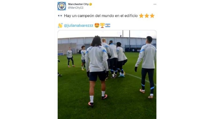 Impresionante recibimiento del Manchester City a Julián Álvarez