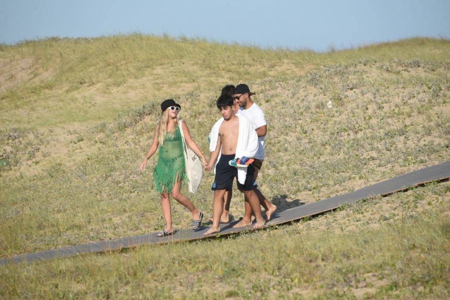 Las fotos del Kun Agüero en Punta del Este con su novia Sofía Calzetti y Benja Agüero