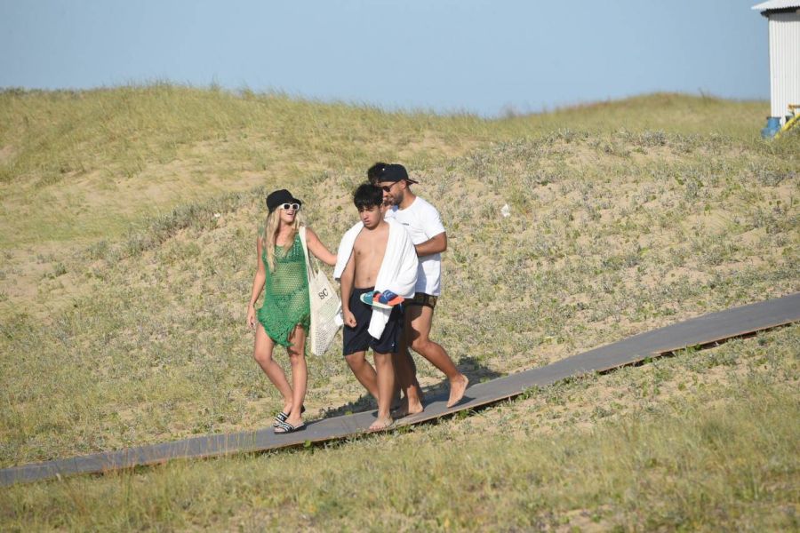 Las fotos del Kun Agüero en Punta del Este con su novia Sofía Calzetti y Benja Agüero