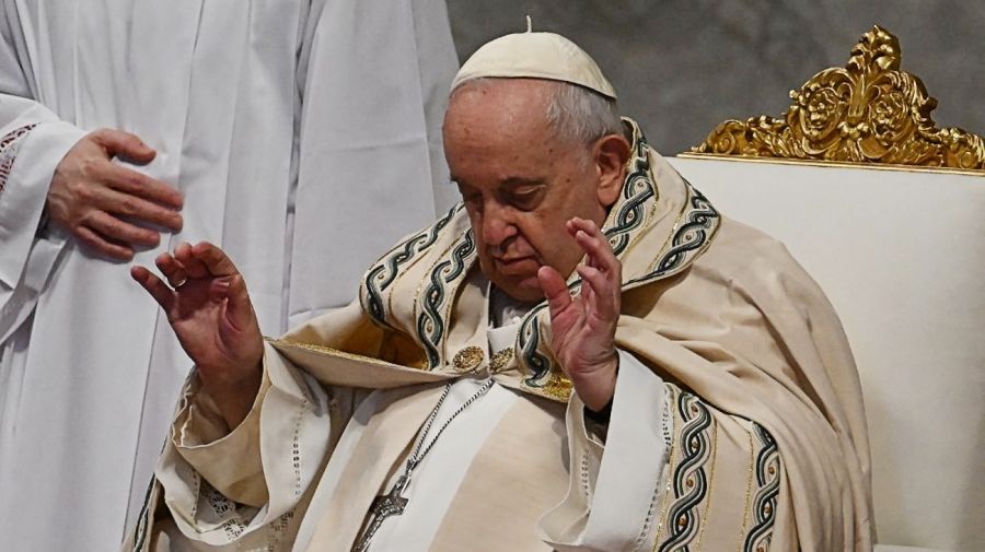 El papa Francisco este domingo 1 de enero, en la Basílica de San Pedro.