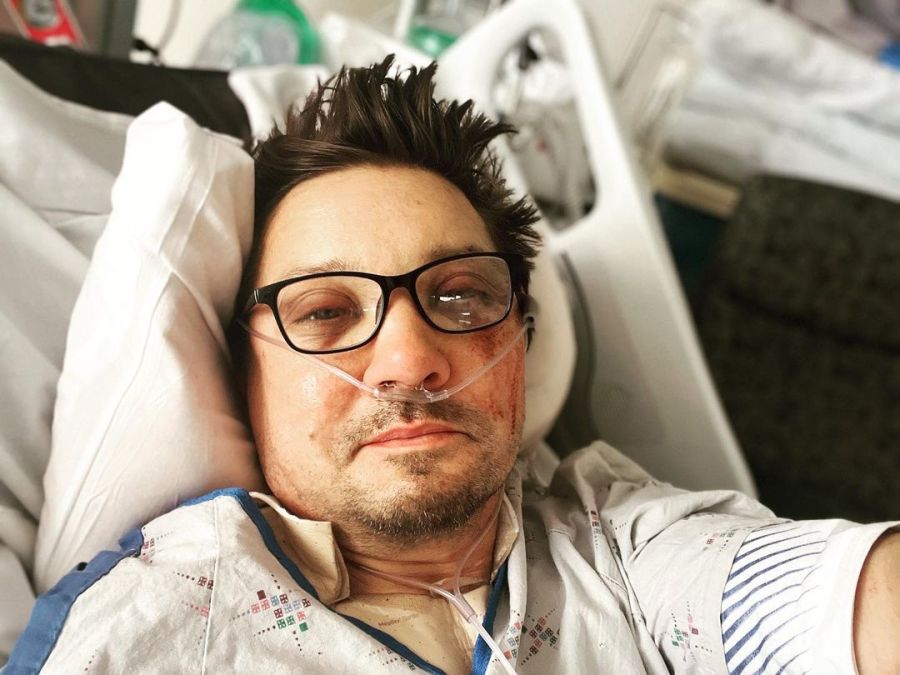 Jeremy Renner se mostró fuera de peligro tras el accidente: "Mando amor" |  Caras