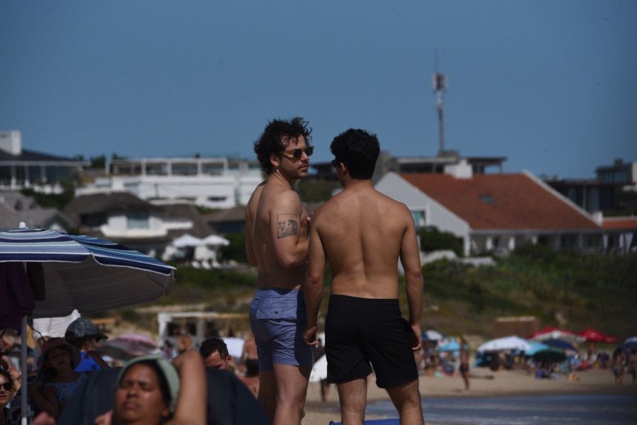 Fer Dente y su pareja, disfrutaron de las playas de Punta del Este