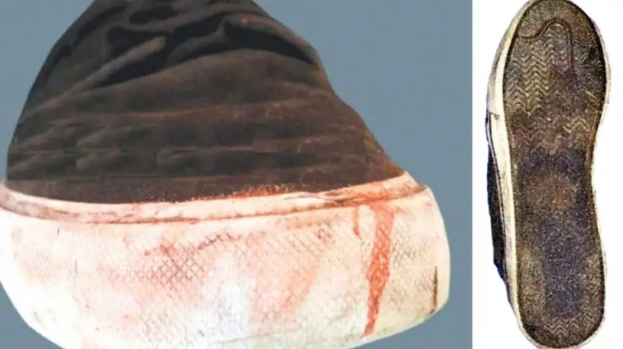 Prueba. El calzado con manchas de sangre que fue hallado en la casa que alquilaban los rugbiers.