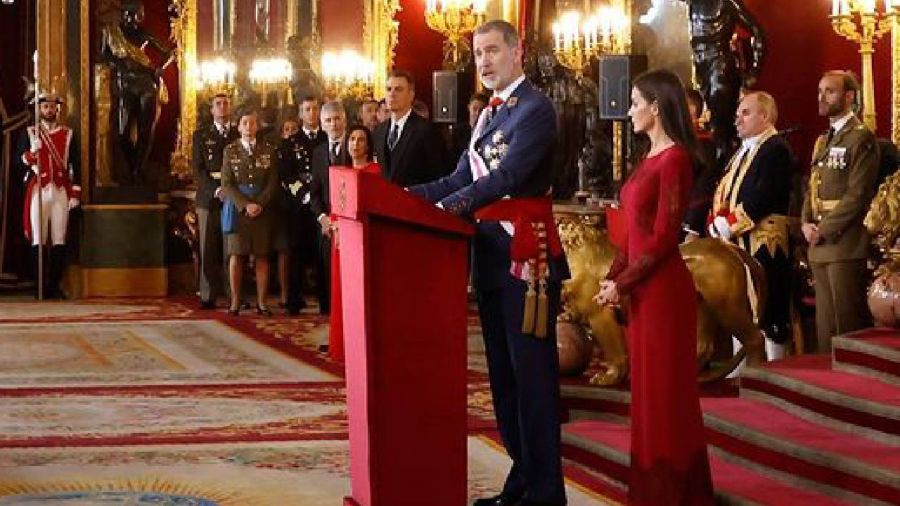 Queen Letizia and the red dress