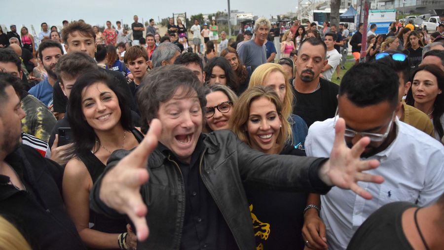 Javier Milei en campaña por Pinamar