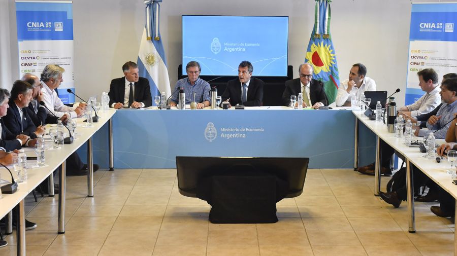 Sergio Massa y representantes de la Mesa de Enlace Agropecuario
