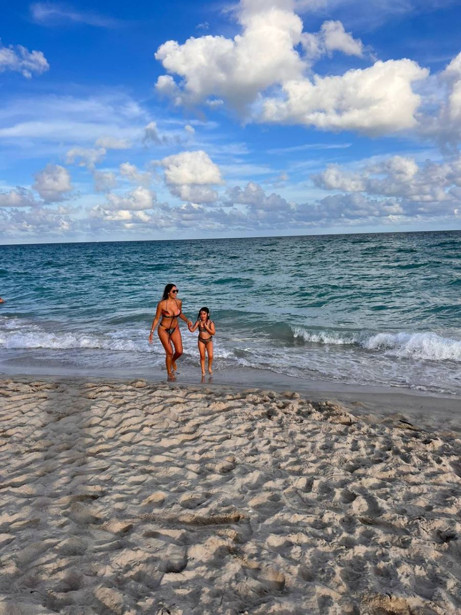 Floppy Tesouro disfruta de sus vacaciones junto a su hija Moorea en Miami