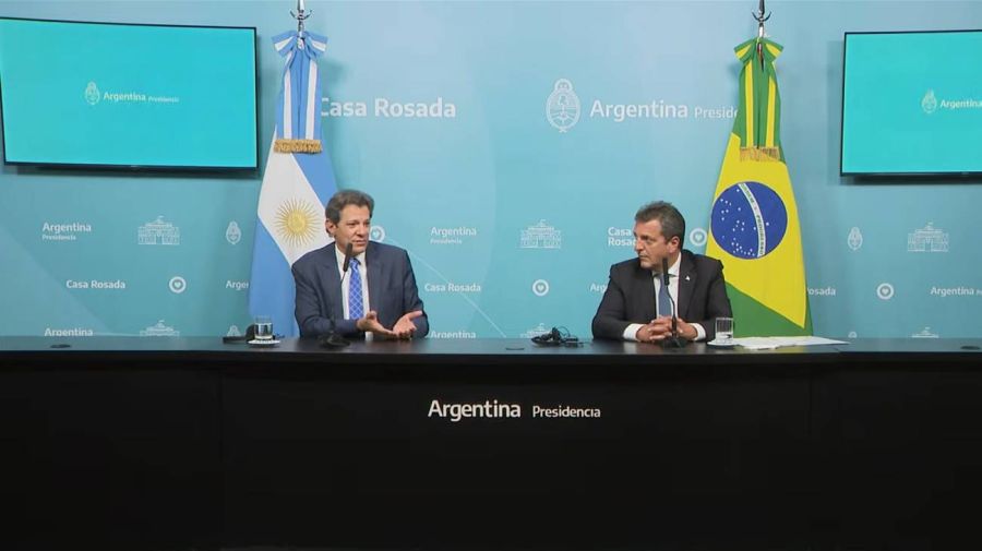 Sergio Massa, y el ministro de Hacienda de Brasil, Fernando Haddad 20230123