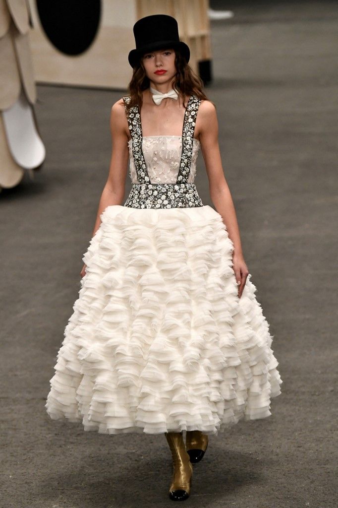 Chanel presentó su colección de alta costura inspirada en Lewis Carroll