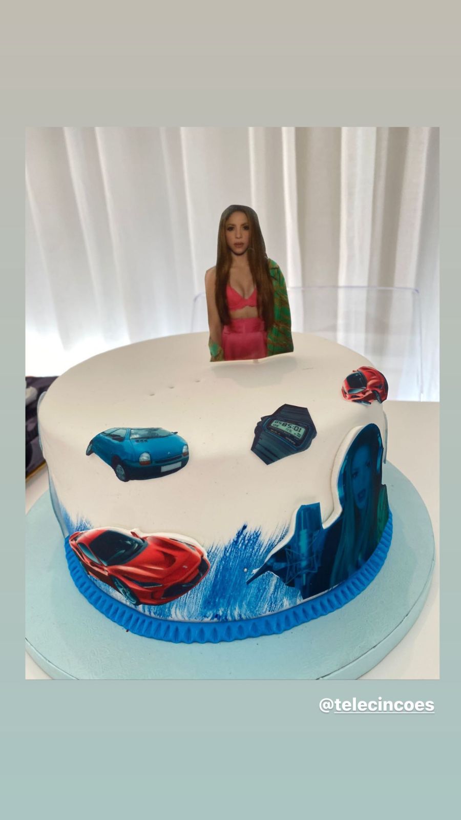 Shakira recibió una torta de cumpleaños que hace referencia a su canción contra Gerard Piqué
