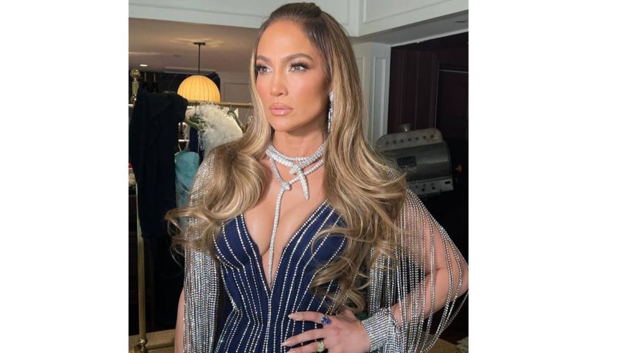 A través de una selfie se pudo conocer la verdadera longitud del cabello de Jennifer Lopez 