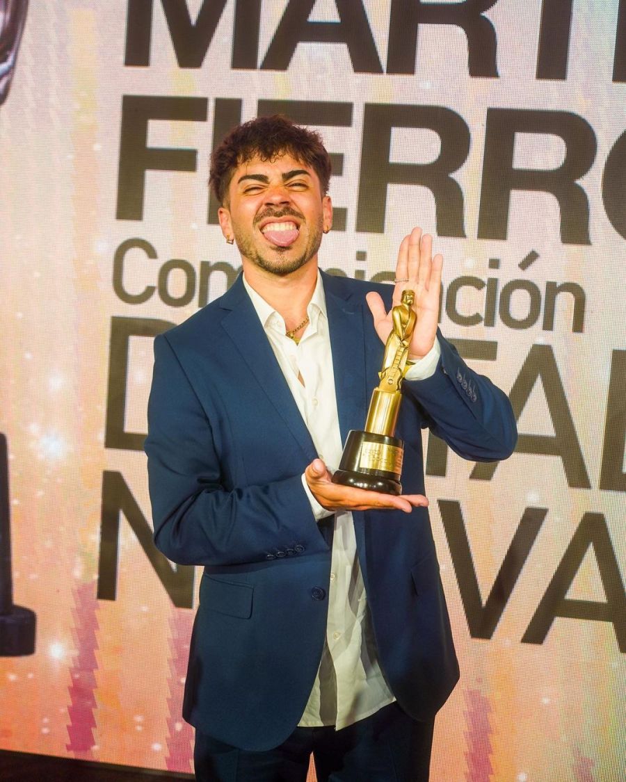 Agustín Franzoni tras ganar el Martín Fierro Digital a mejor programa de entretenimientos con Red Flag 