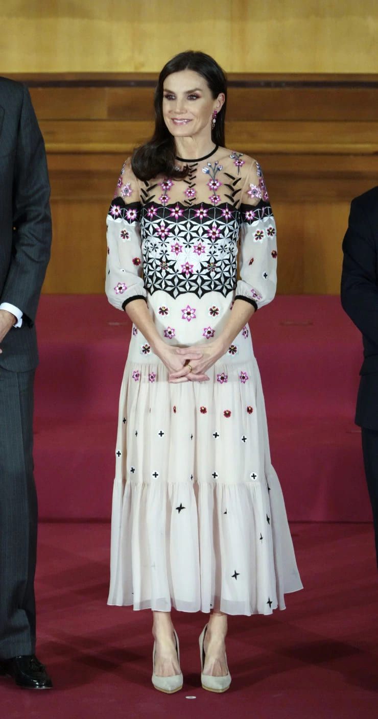 El vestido romántico de la reina Letizia