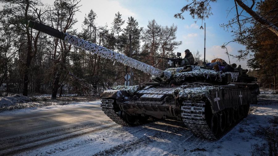 Fotogaleria Miembros de la tripulación de un tanque ucraniano preparan su tanque para la operación en la región de Donetsk, en medio de la invasión militar de Rusia sobre Ucrania