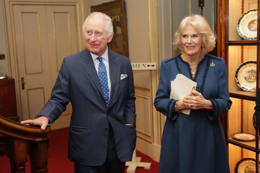 Se conoció cómo hace Camilla para evitar que Carlos III se disperse en los actos oficiales