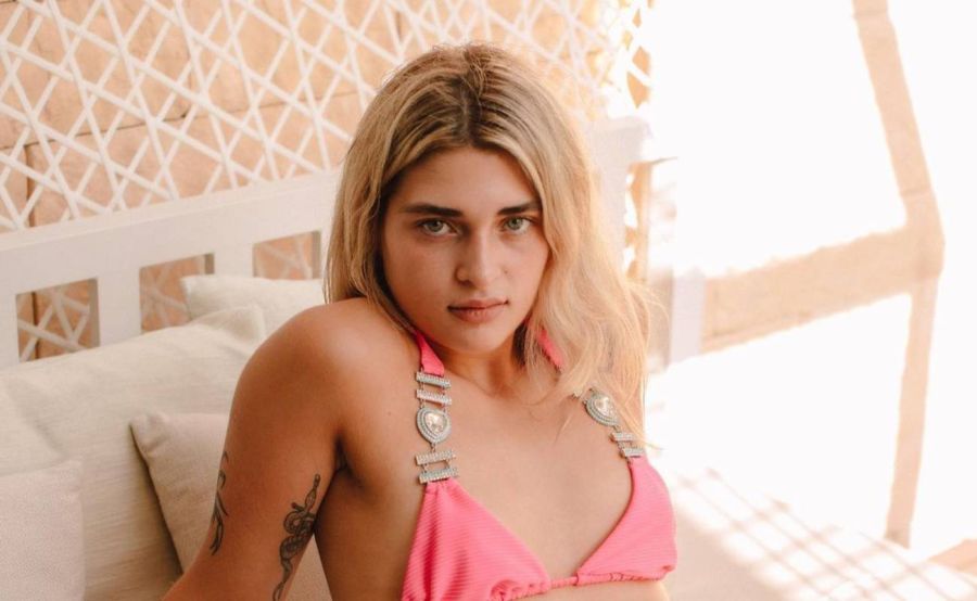Marta Fort posó con una bikini color salmón desde Cancún