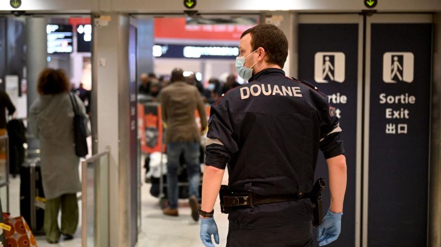 Trámite de migraciones en aeropuertos de Europa