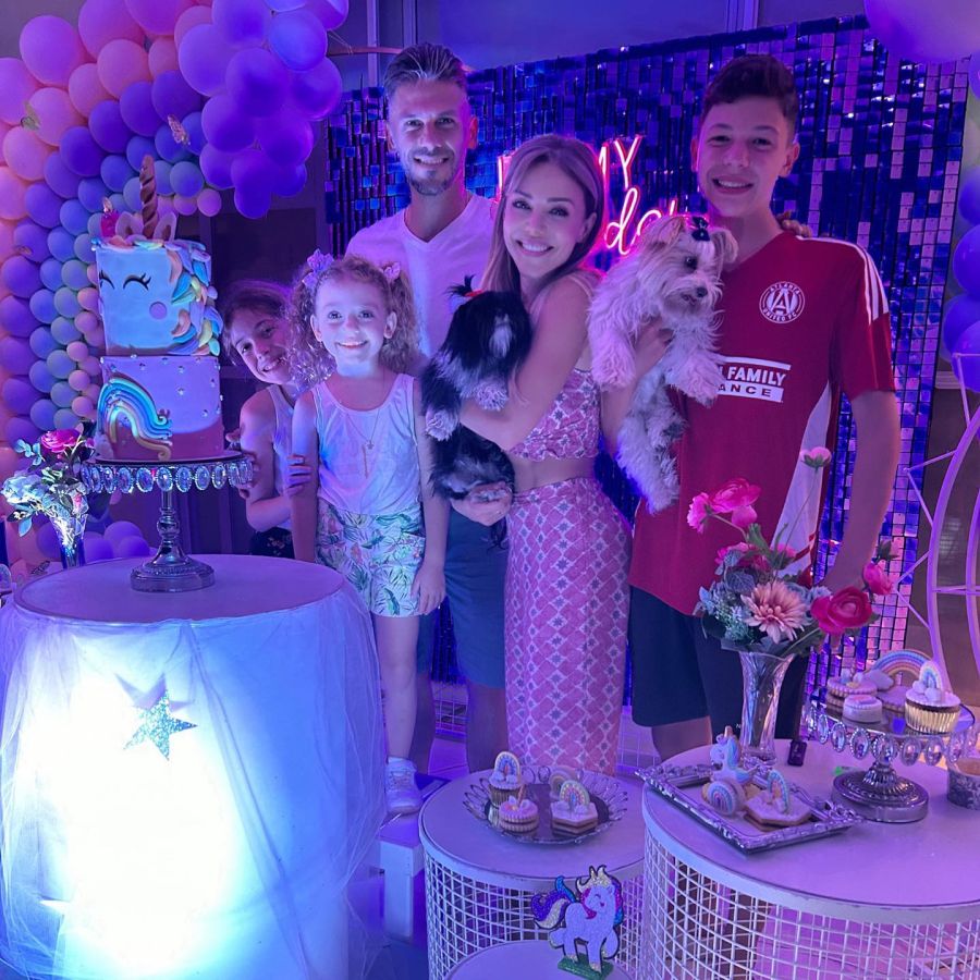 Abrojito, la hija de Evangelina Anderson, celebra su primer cumpleaños en Argentina