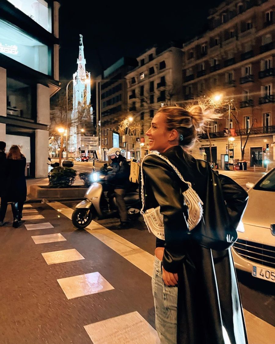 El look de Camila Homs en su viaje sorpresa a Madrid: 