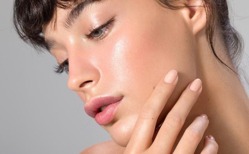 Makeup natural y con mucho glow para primavera y verano