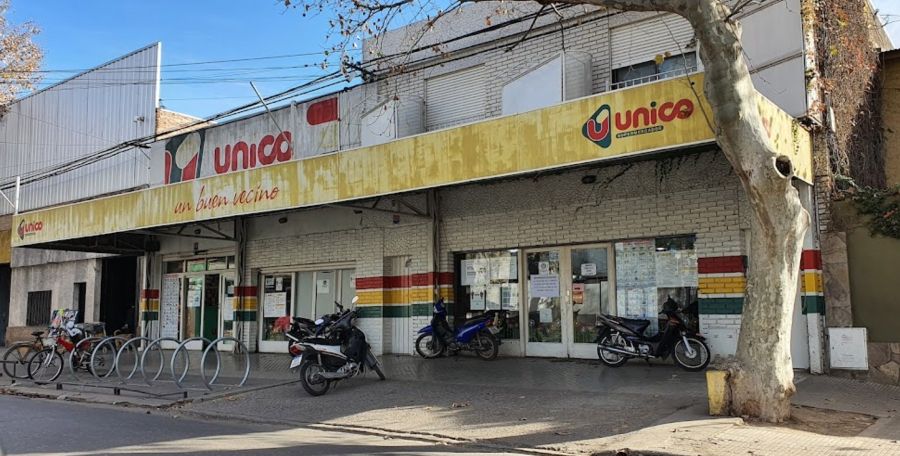 Cómo es el supermercado baleado de la familia de Antonela Roccuzzo