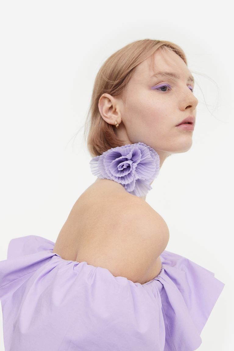Collar de flor violeta, modelo