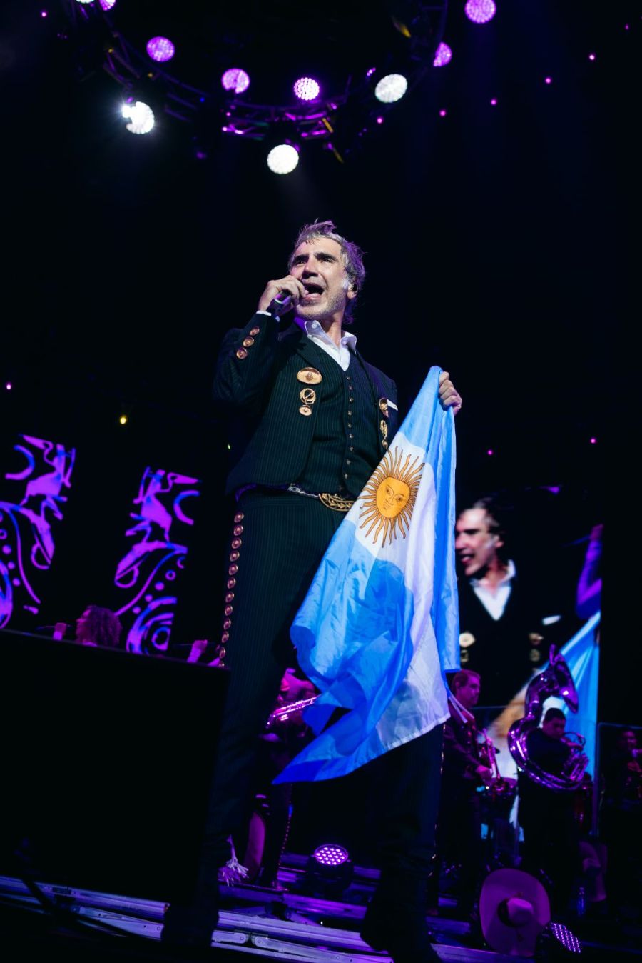 Alejandro Fernández se presentó en Argentina y felicito al público: 