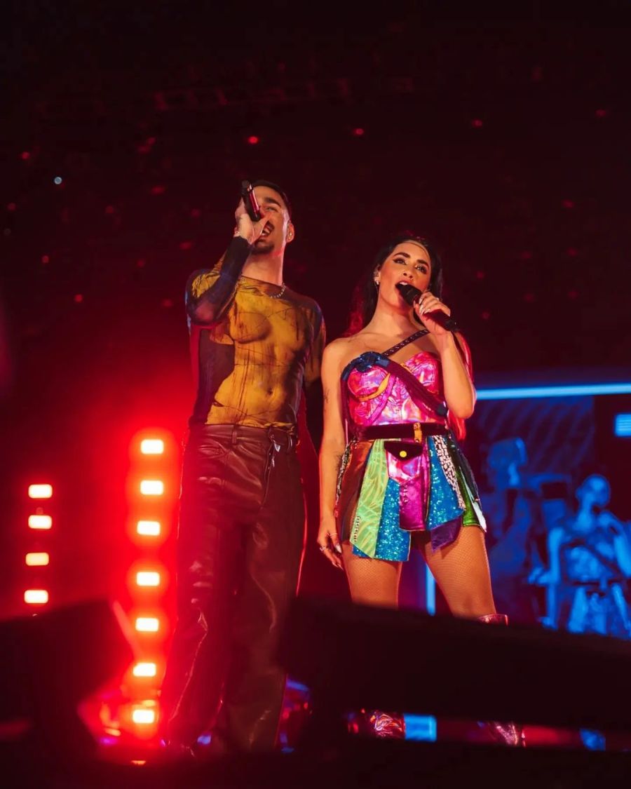 Lali cantando con Rels B en Vélez