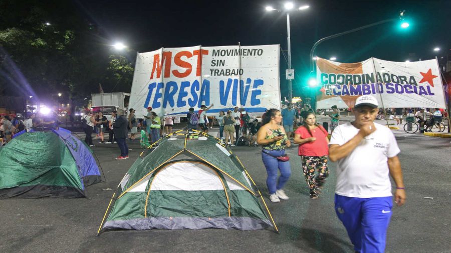 Acampé de organizaciones sociales en la 9 de julio 20230313