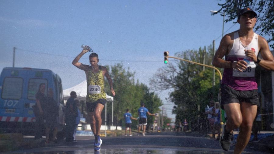 En medio de la ola de calor, un hombre murió durante una maratón en Ituzaingó