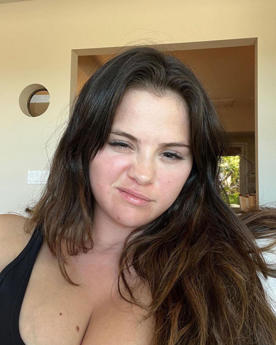 Selena Gomez joined the washed-face trend and was unrecognizable