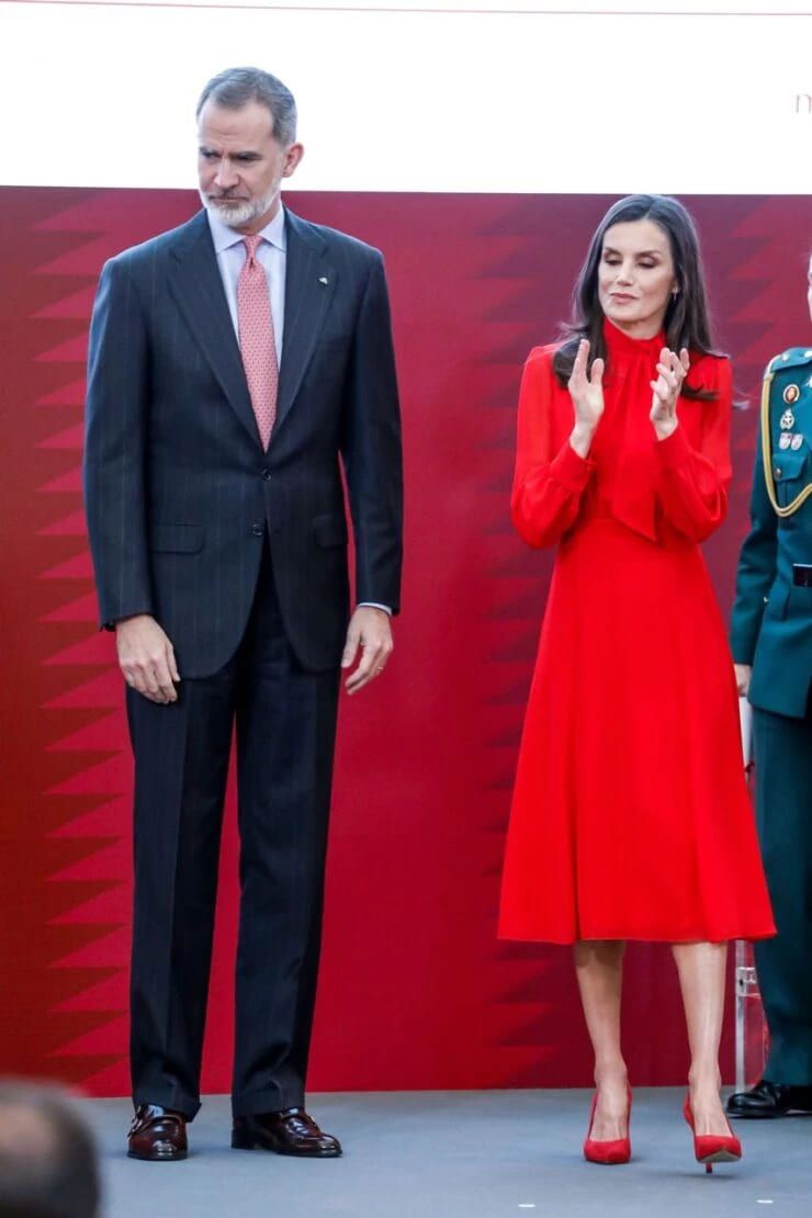 El look rojo total de la reina Letizia