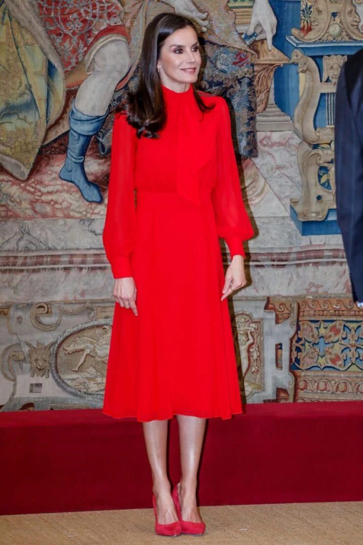 El look rojo total de la reina Letizia